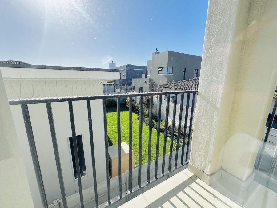 4 Bedroom Property for Sale in Parklands North Western Cape